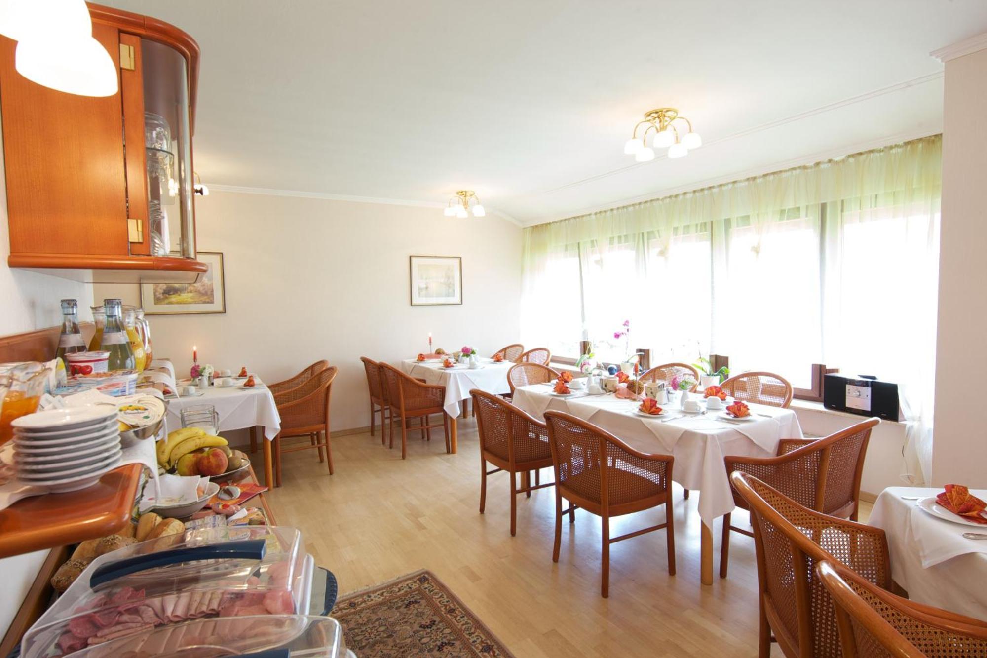 Wolfschlugen Hotel Reinhardtshof Garni מראה חיצוני תמונה