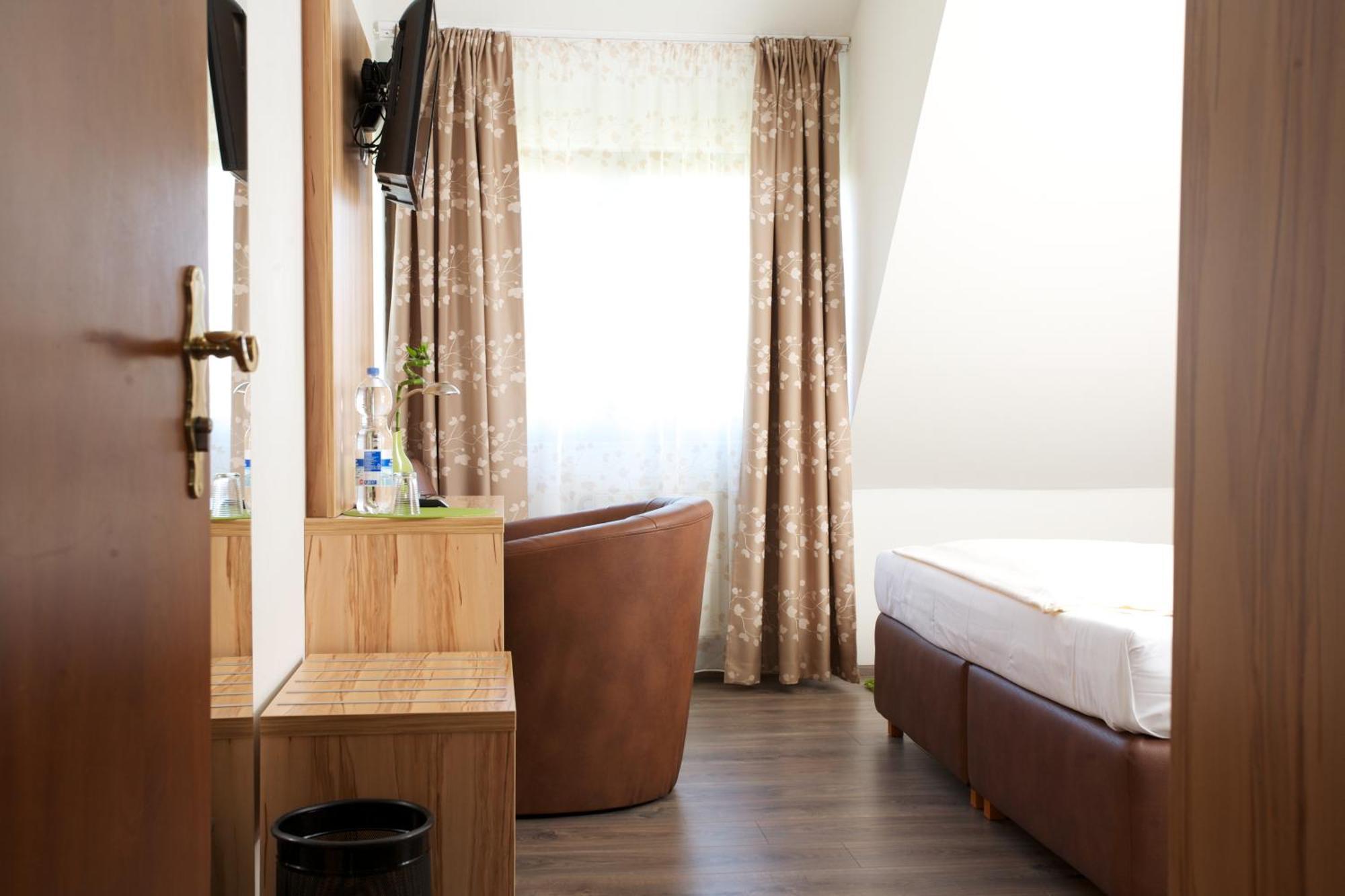 Wolfschlugen Hotel Reinhardtshof Garni חדר תמונה