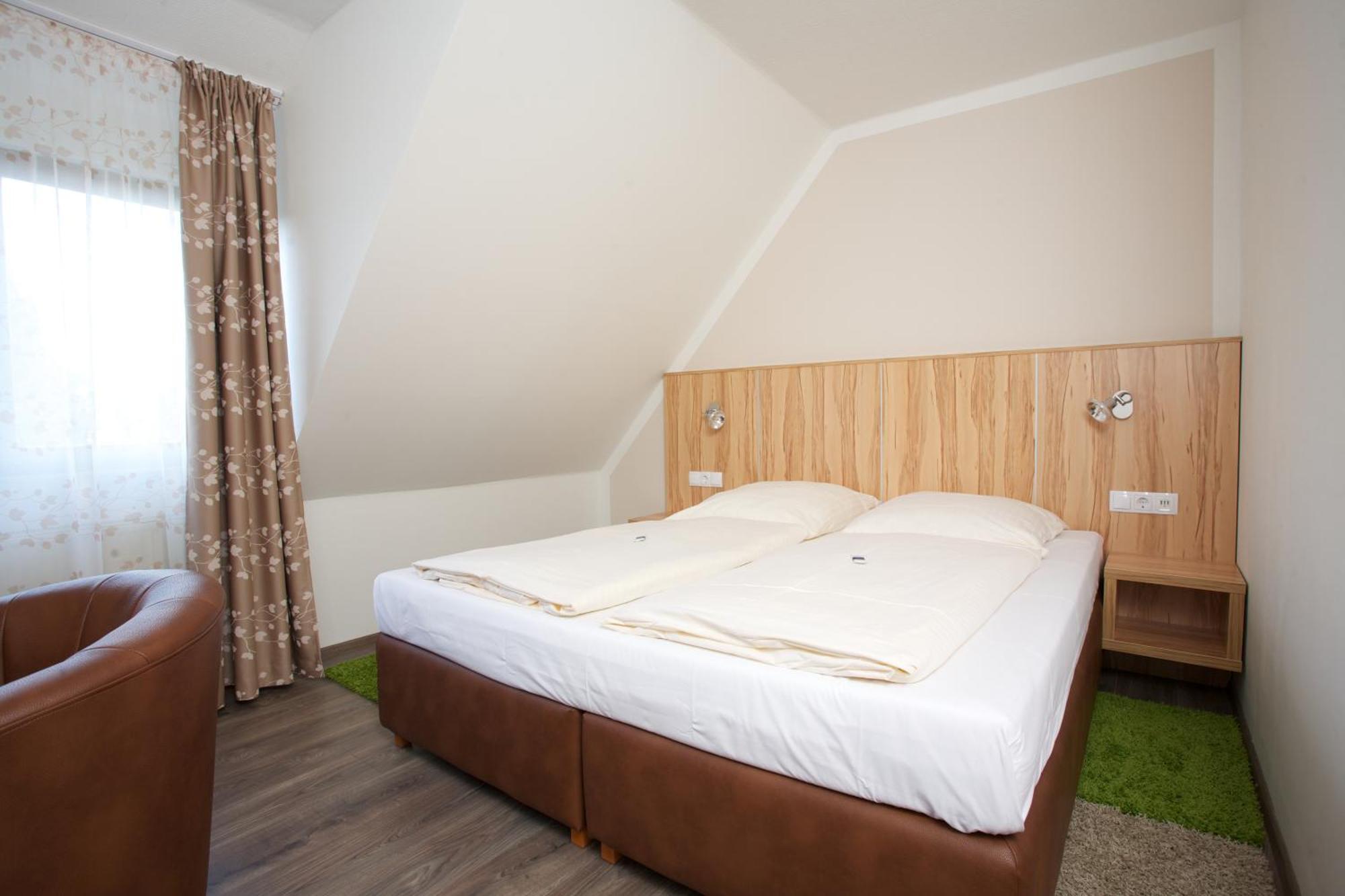 Wolfschlugen Hotel Reinhardtshof Garni חדר תמונה