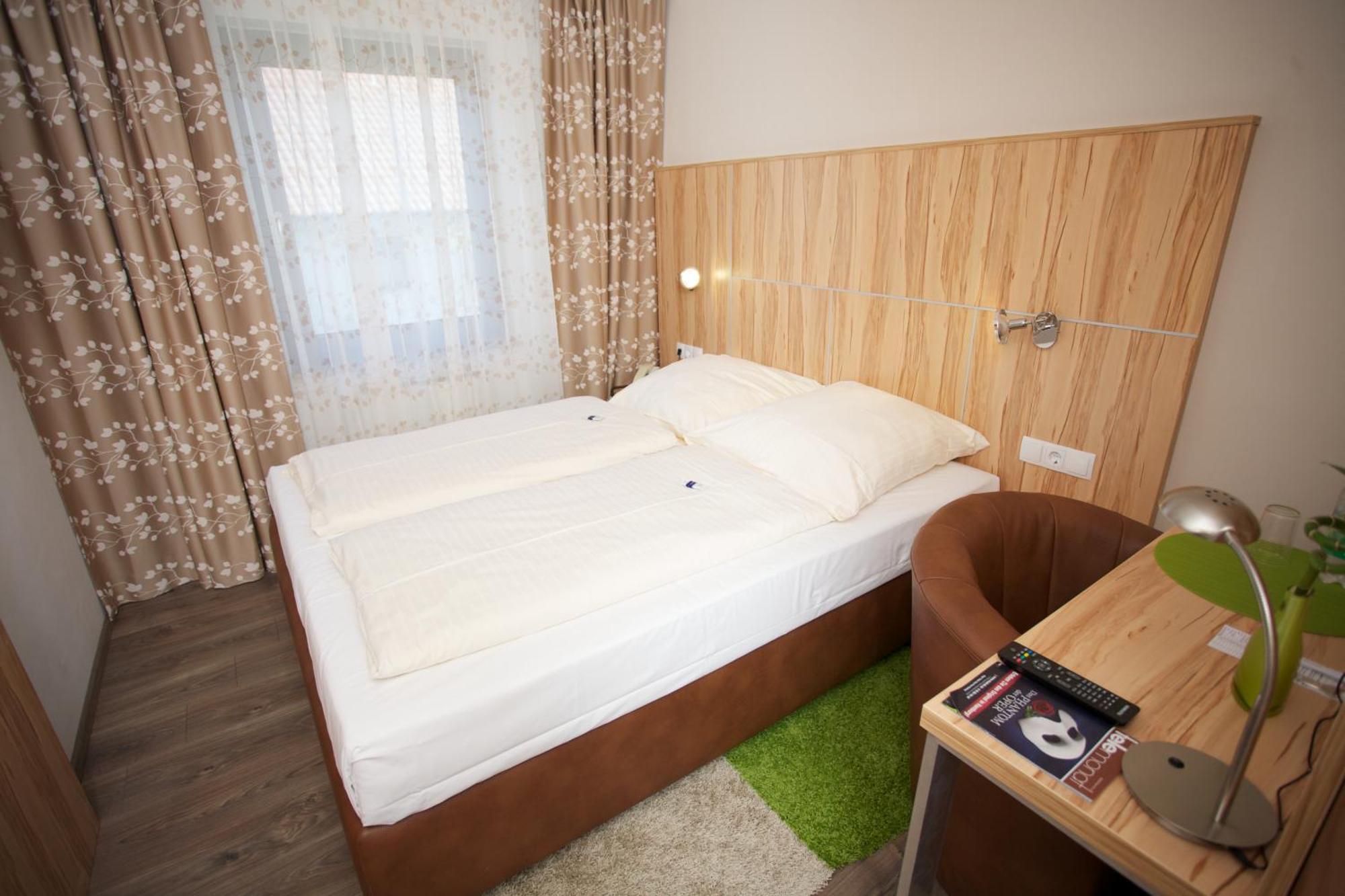 Wolfschlugen Hotel Reinhardtshof Garni חדר תמונה