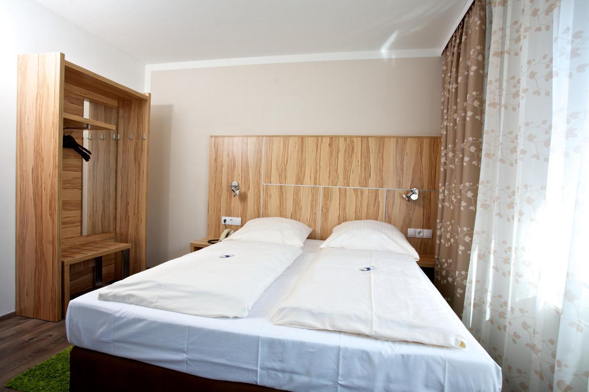 Wolfschlugen Hotel Reinhardtshof Garni חדר תמונה