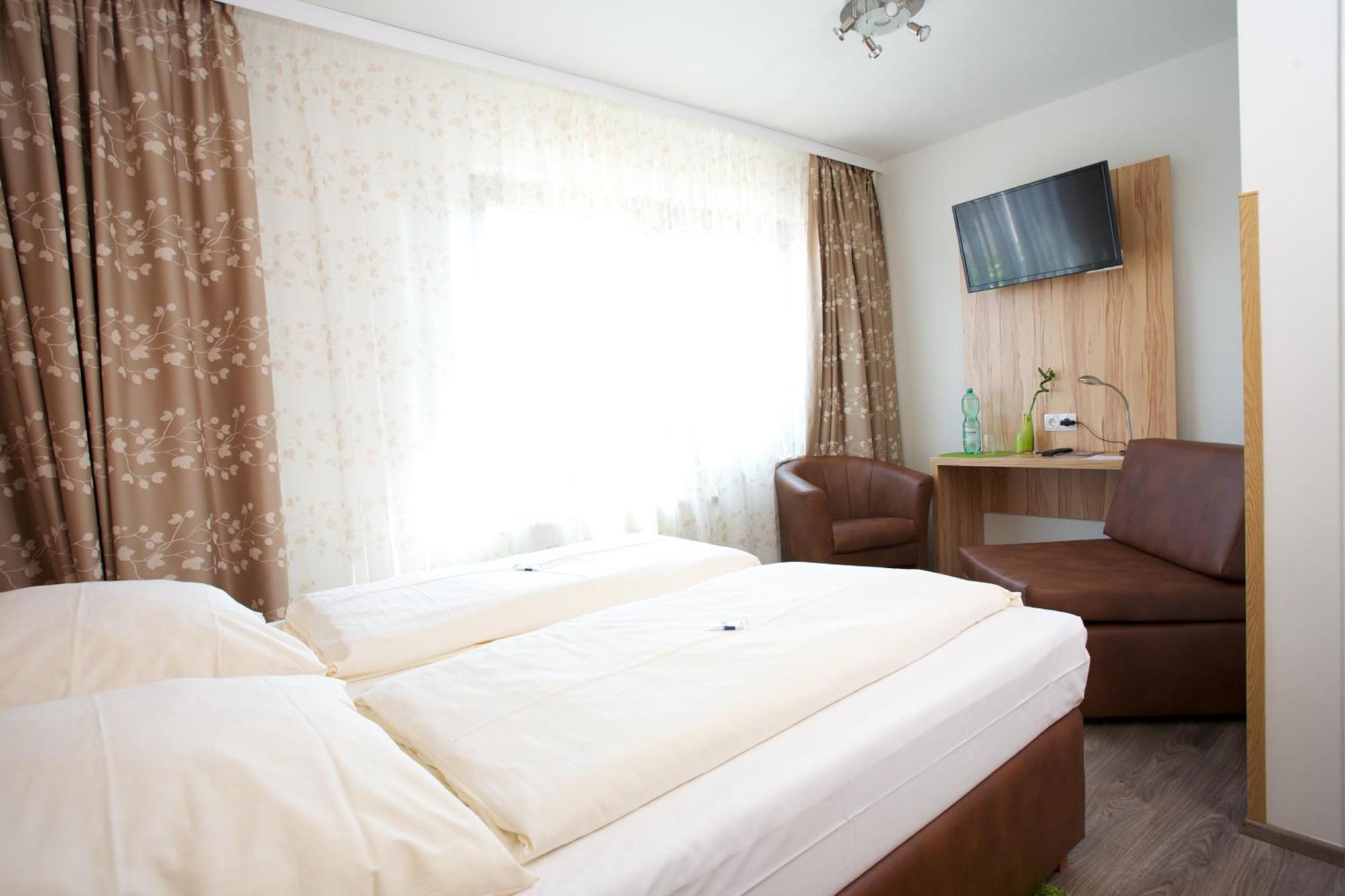 Wolfschlugen Hotel Reinhardtshof Garni חדר תמונה