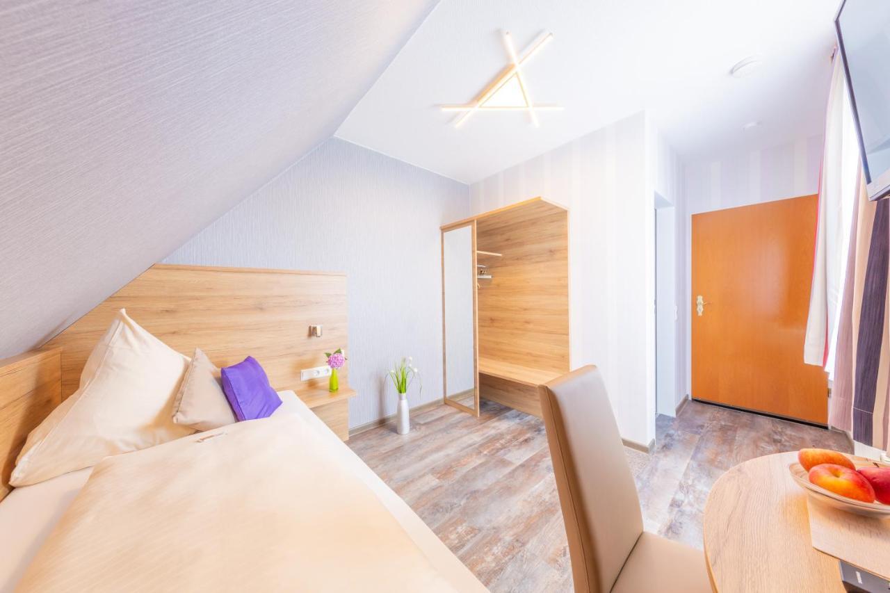 Wolfschlugen Hotel Reinhardtshof Garni מראה חיצוני תמונה