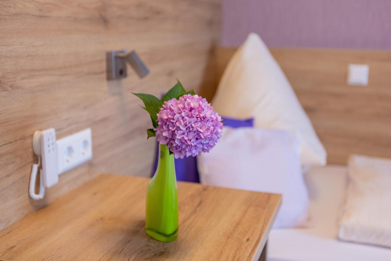 Wolfschlugen Hotel Reinhardtshof Garni מראה חיצוני תמונה