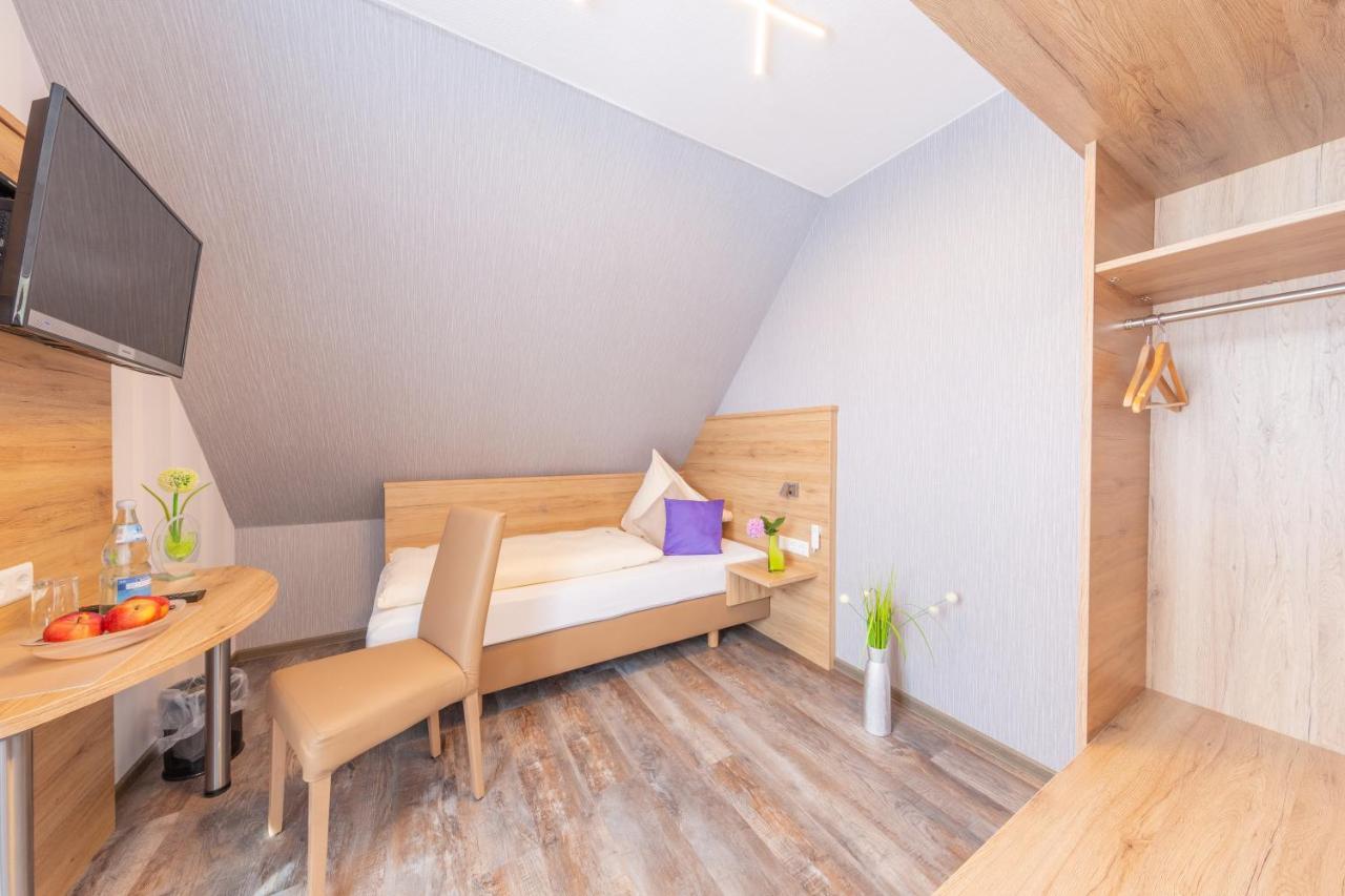 Wolfschlugen Hotel Reinhardtshof Garni מראה חיצוני תמונה